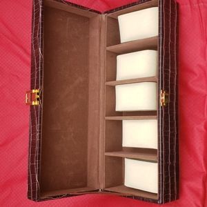 Brown watch/bracelet storage box